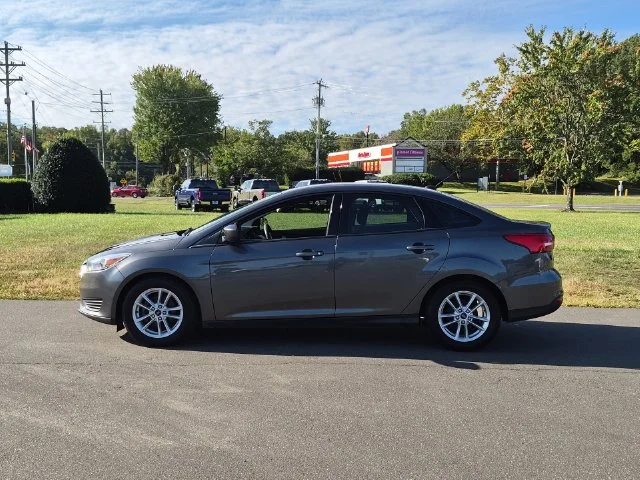 Used 2018 Gray Ford SE image 10