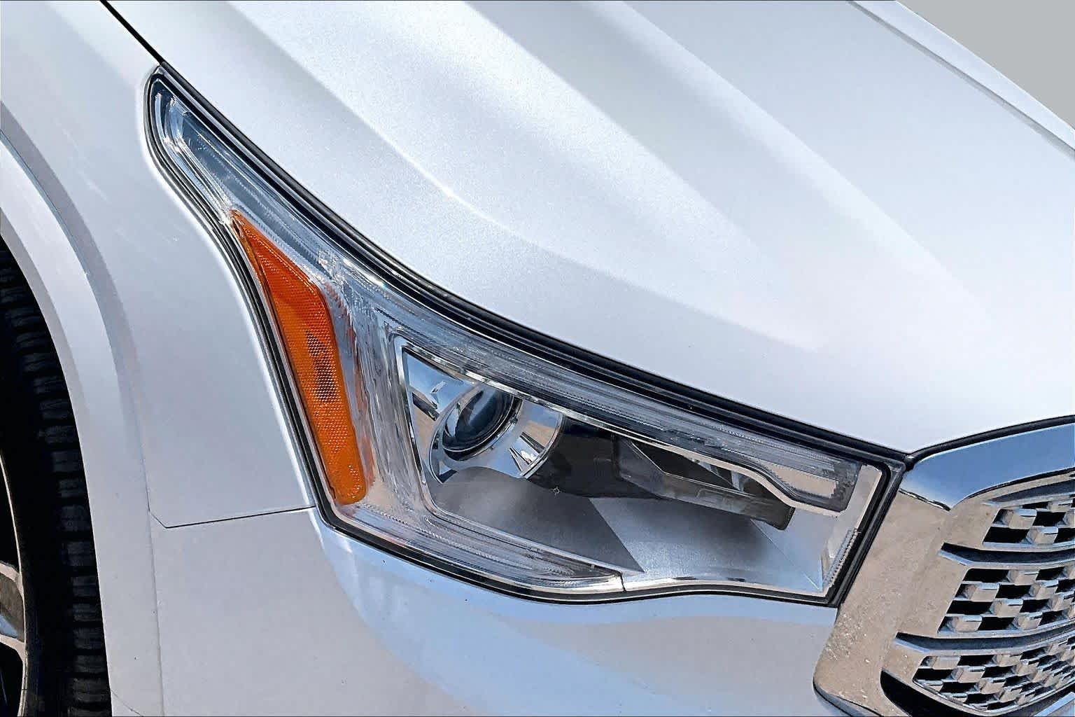 Used 2018 White Frost Tricoat GMC Denali image 24