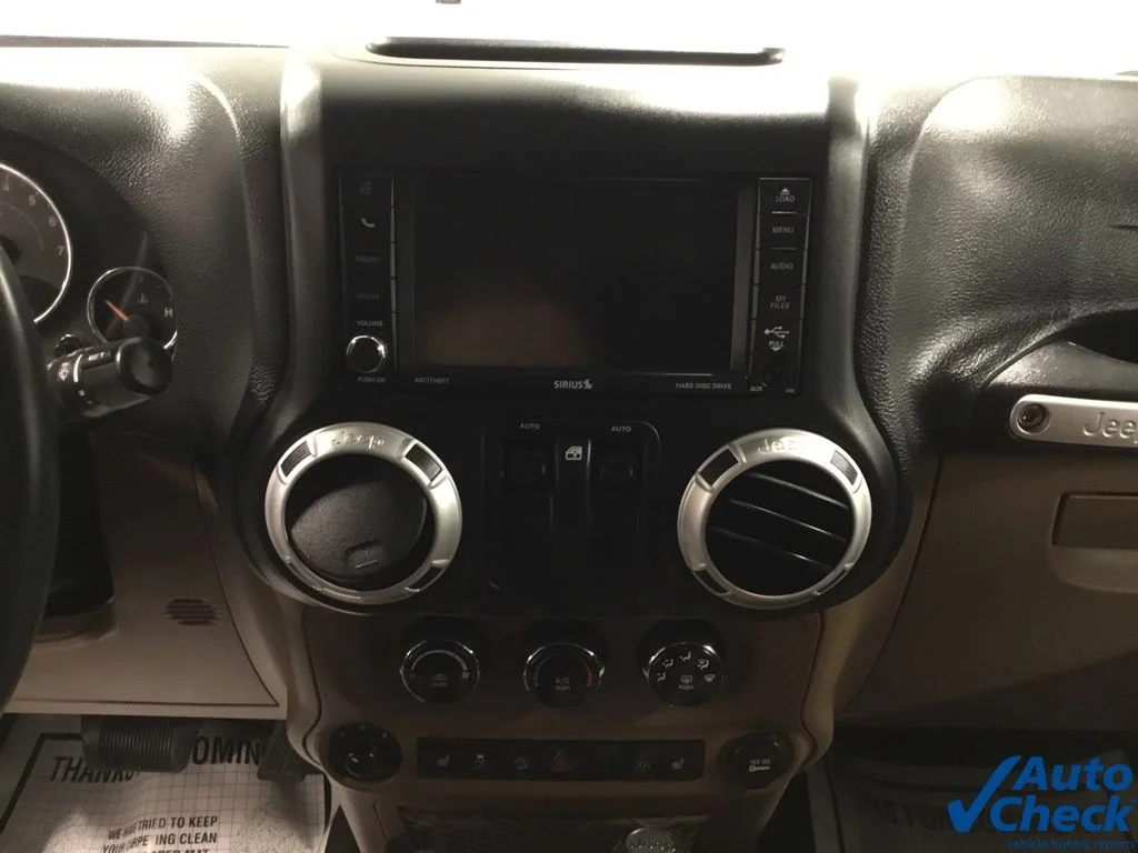 Used 2016 White Jeep Sahara image 39