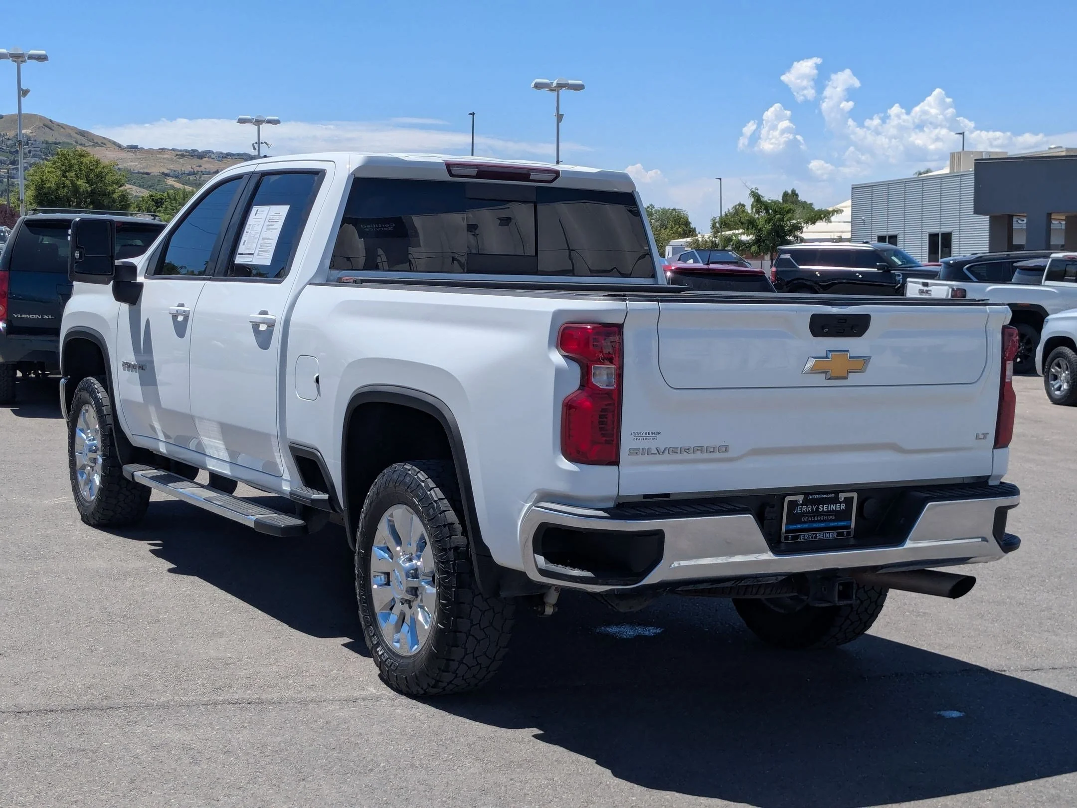 Used 2022 Summit White Chevrolet LT image 3