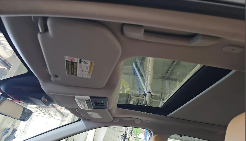 Used 2023 White Nissan Platinum image 33