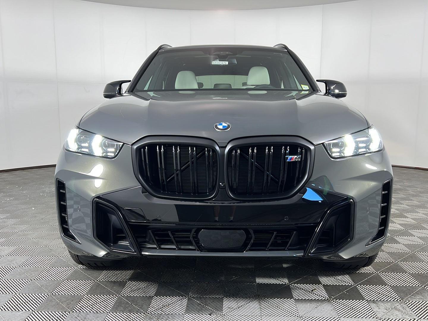 New 2026 Dravit Grey Metallic BMW M60i image 5
