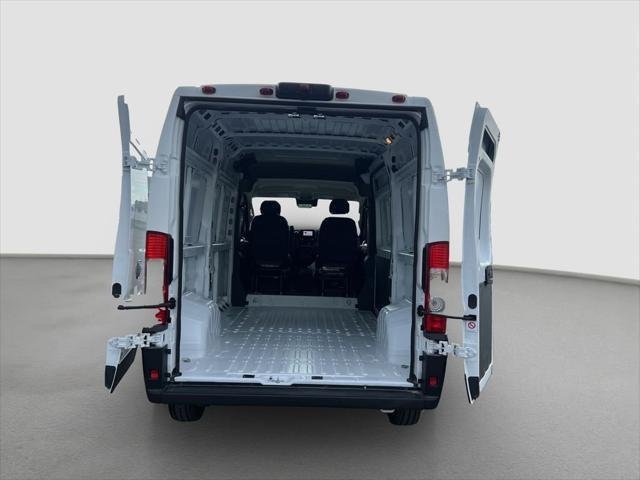 New 2026 Bright White Clearcoat RAM Tradesman image 28