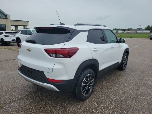 New 2026 Summit White Chevrolet LT image 22