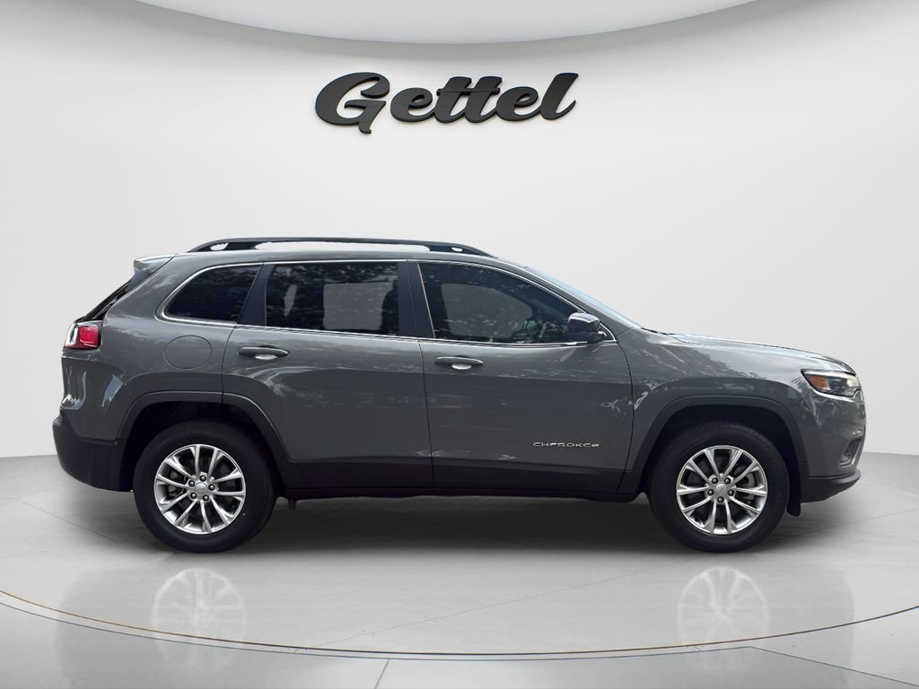 Used 2022 Gray Jeep Latitude Lux image 4