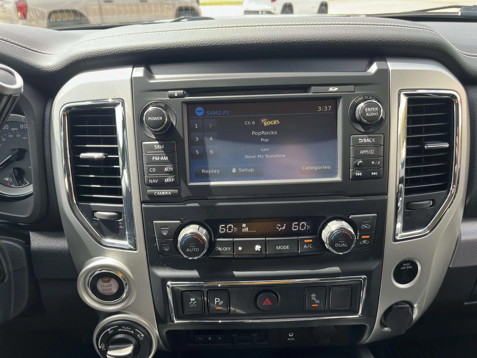 Used 2018 Magnetic Black Nissan 4x4 Crew Cab PRO-4X image 19
