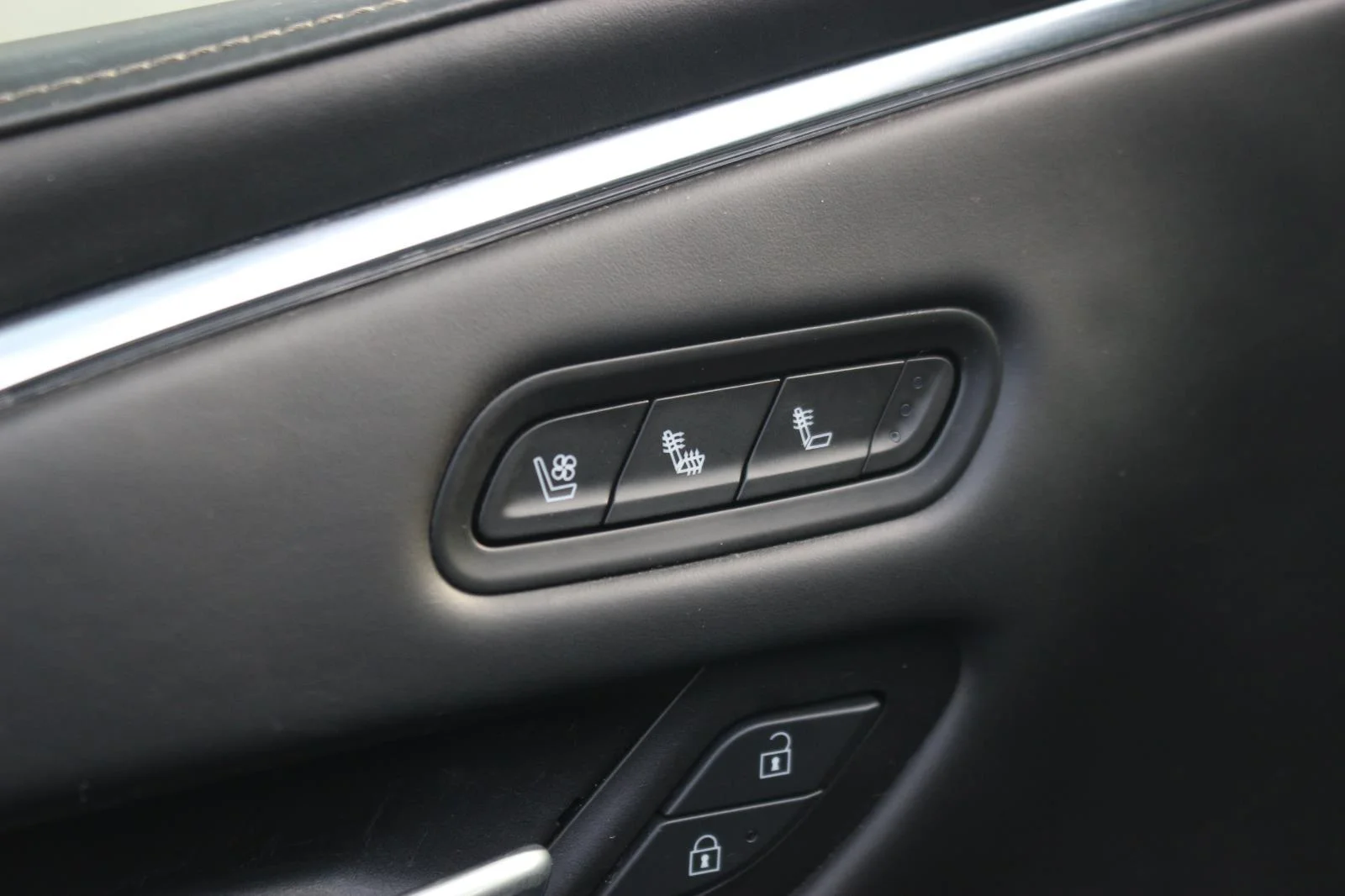 Used 2021 BLACK RAVEN Cadillac Sport Platinum image 11