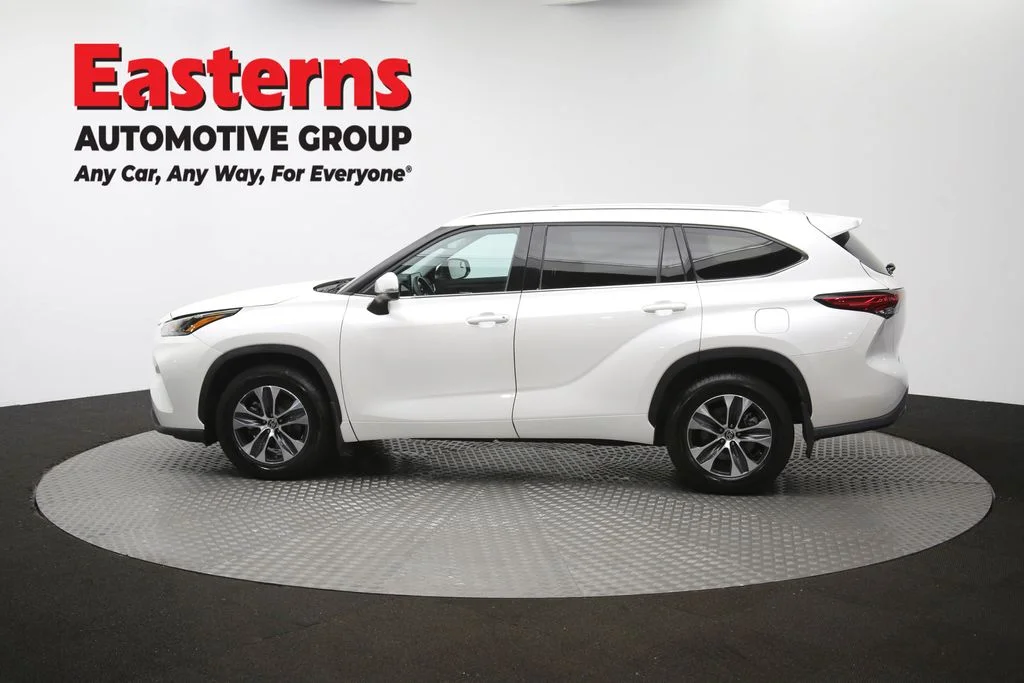 Used 2021 White Toyota XLE image 62