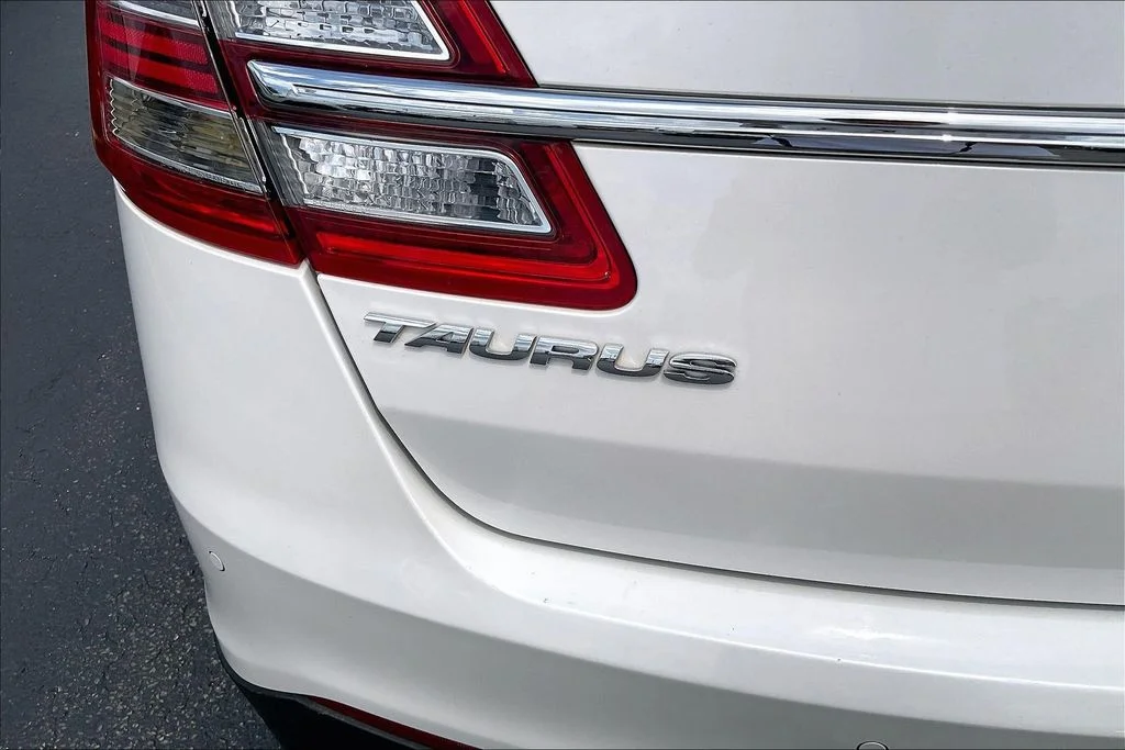 Used 2019 White Ford Limited image 7