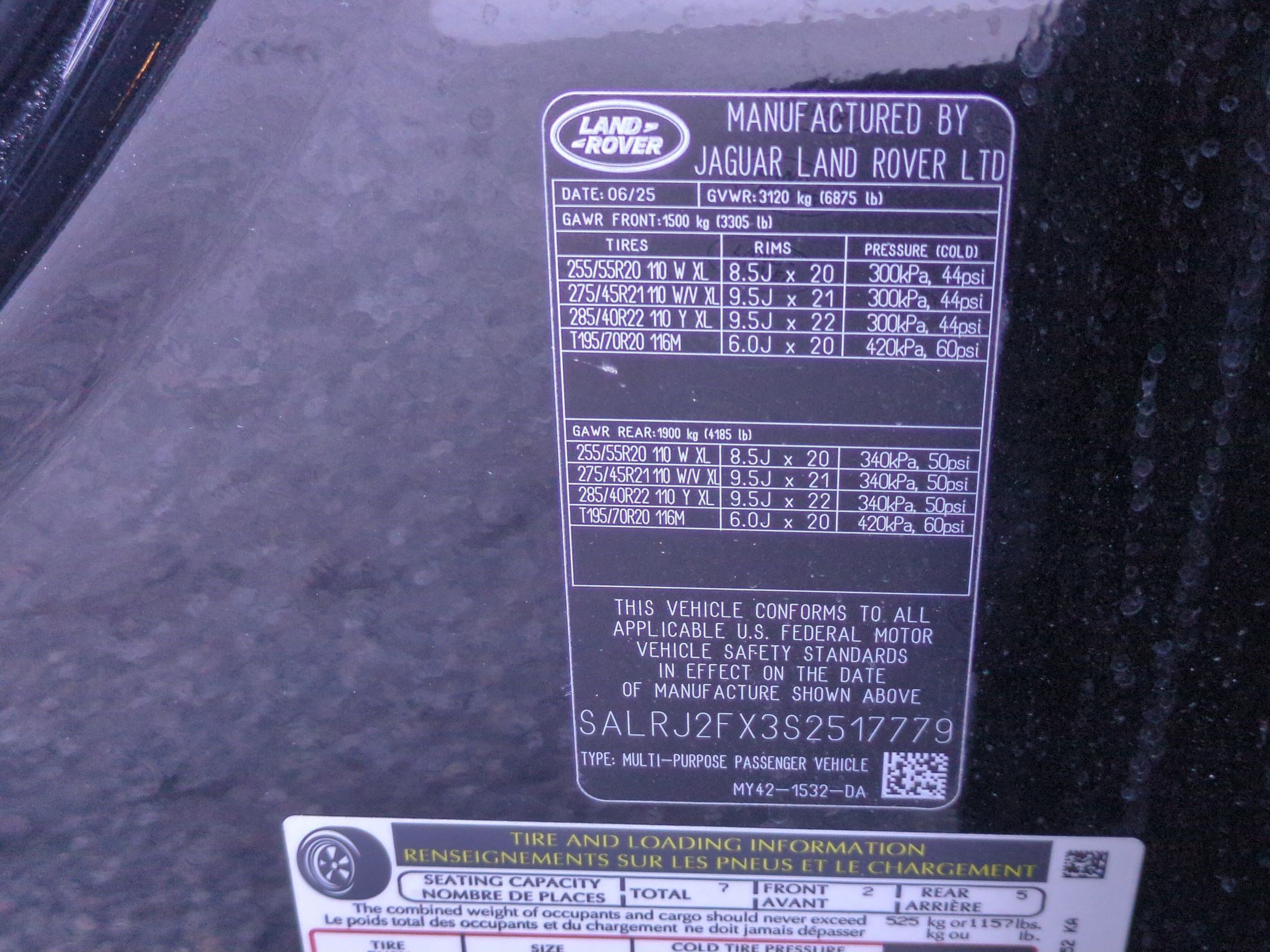 Used 2025 Santorini Black Metallic Land Rover S image 30