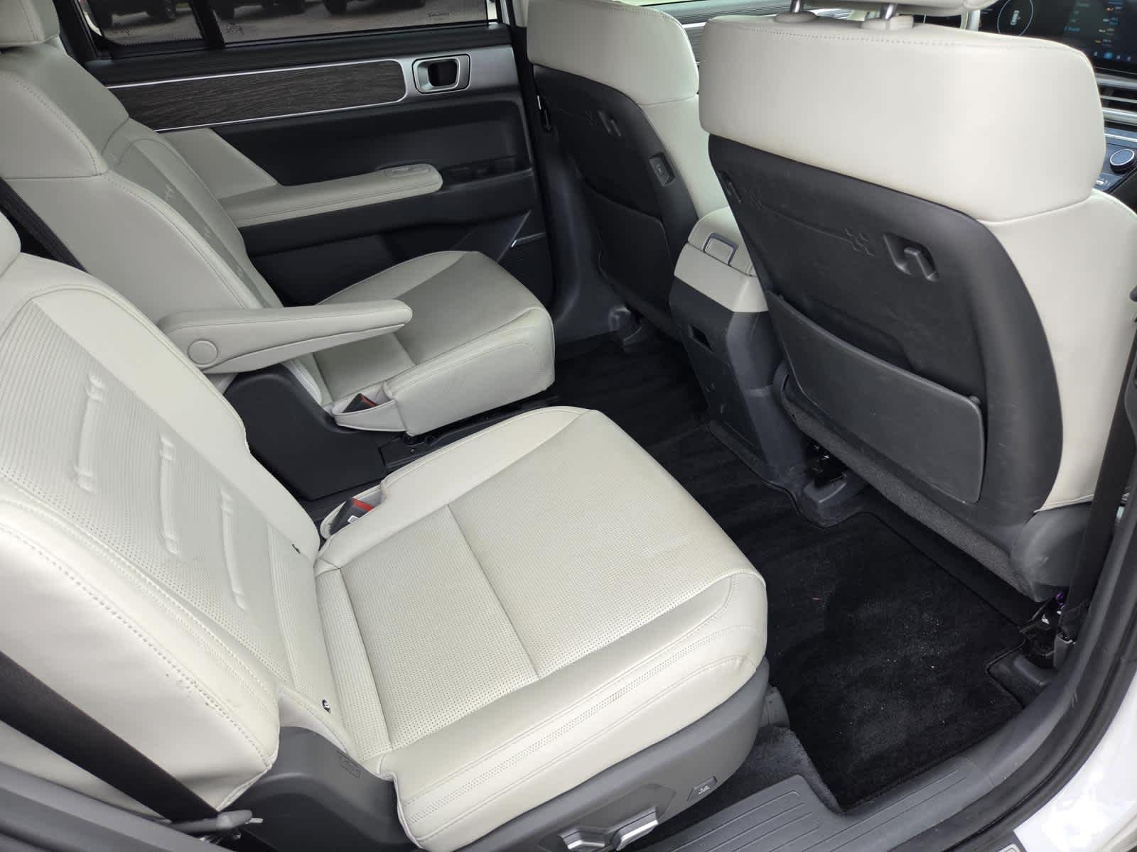Used 2024 Serenity White Hyundai Calligraphy image 11