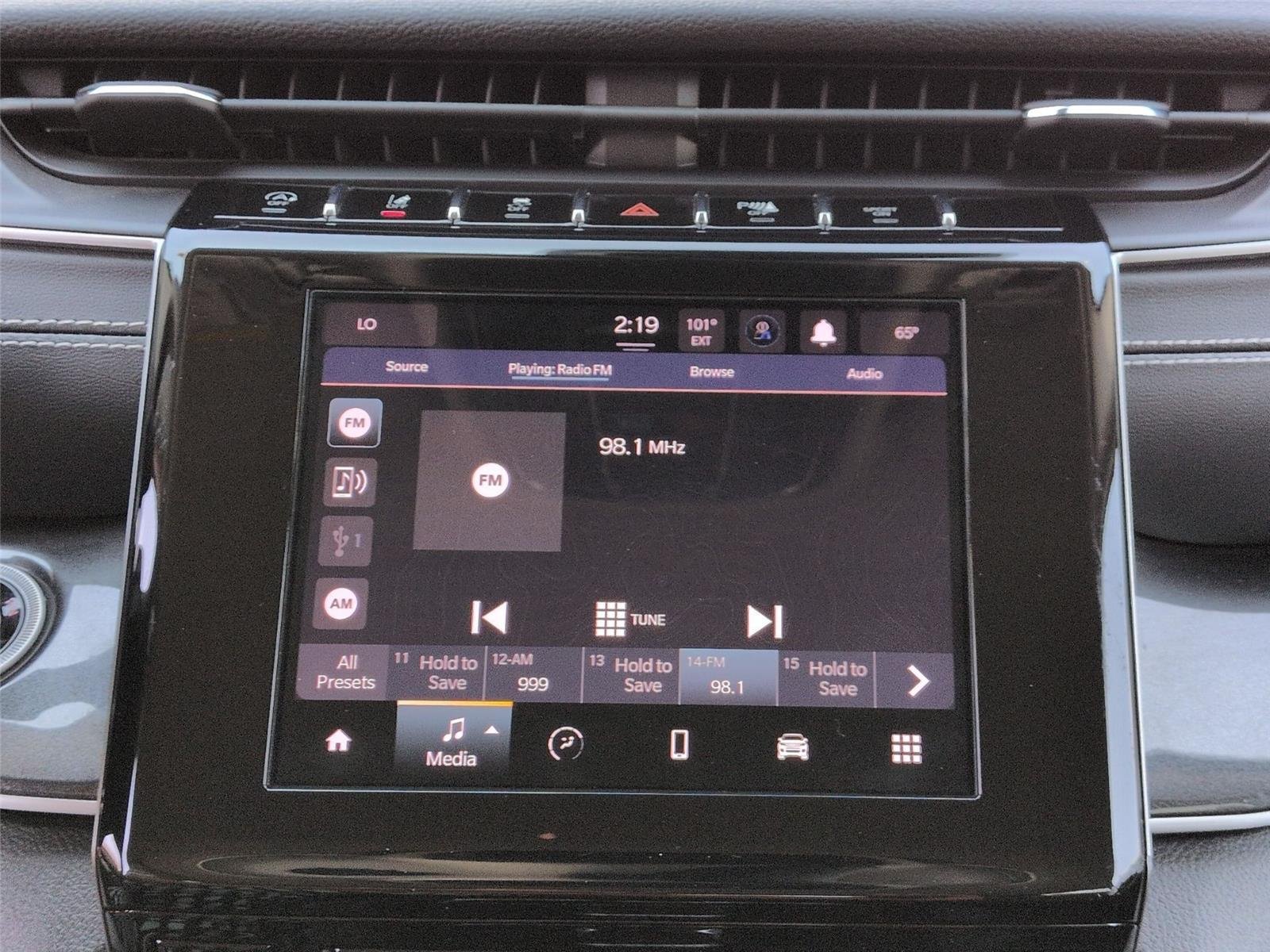 Used 2023 Diamond Black Crystal Pearlcoat Jeep Laredo image 25