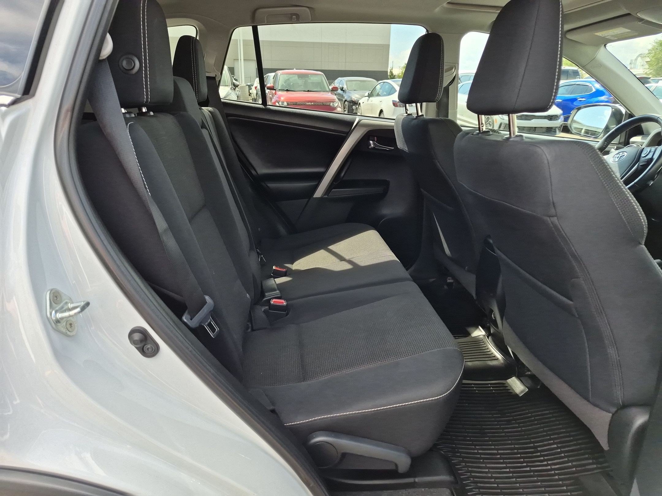 Used 2018 Super White Toyota XLE image 27