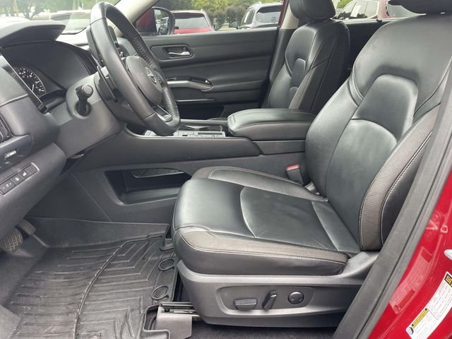 Used 2022 Scarlet Nissan SL image 16