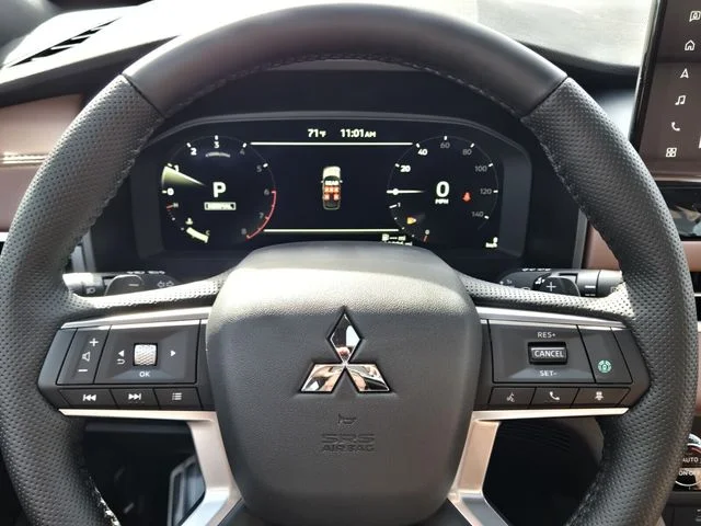 New 2026 Gray Mitsubishi SEL 1.5T 2WD image 16