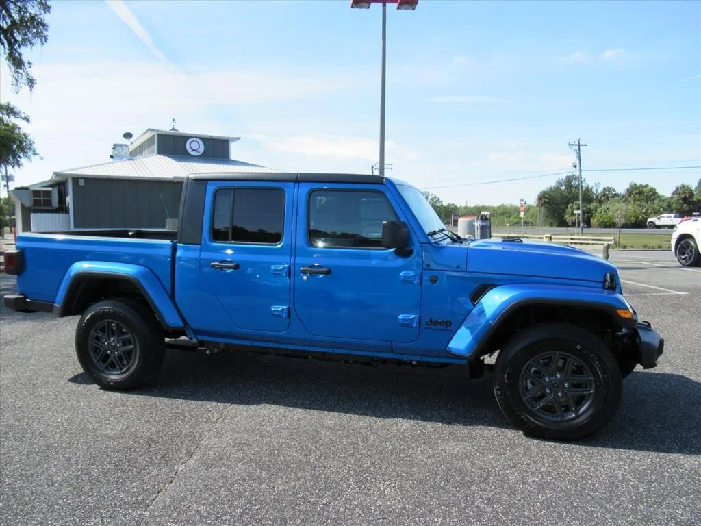 New 2026 Hydro Blue Pearl-Coat Exterior Paint Jeep Sport S image 2