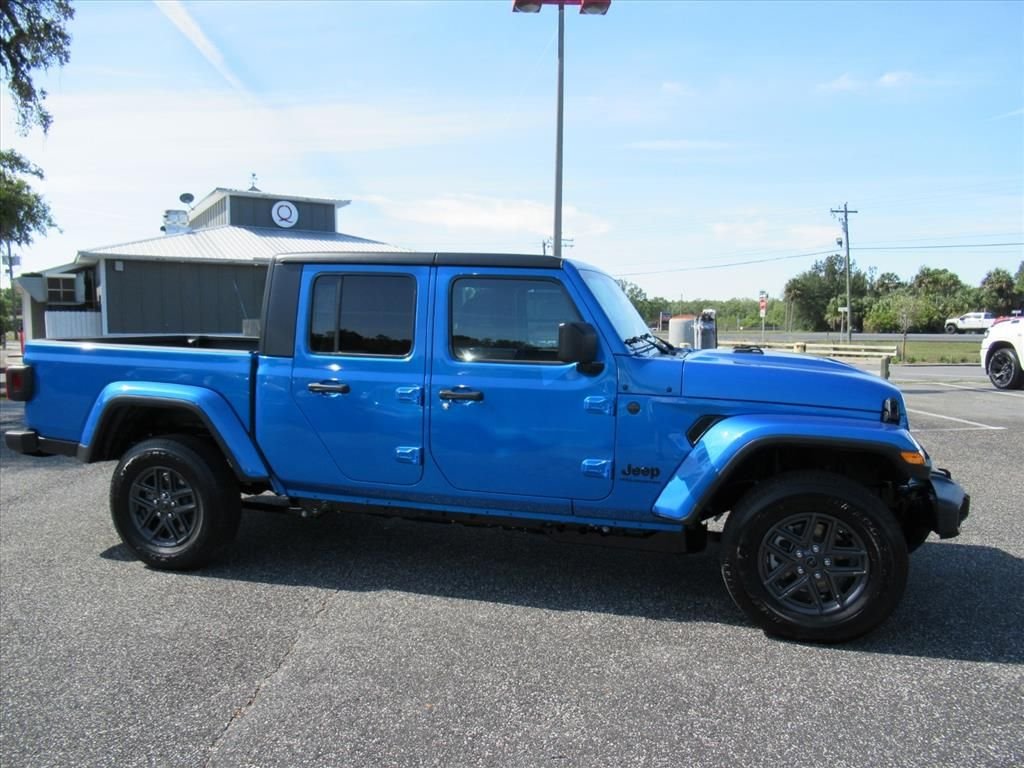New 2026 Hydro Blue Pearl-Coat Exterior Paint Jeep Sport S image 2