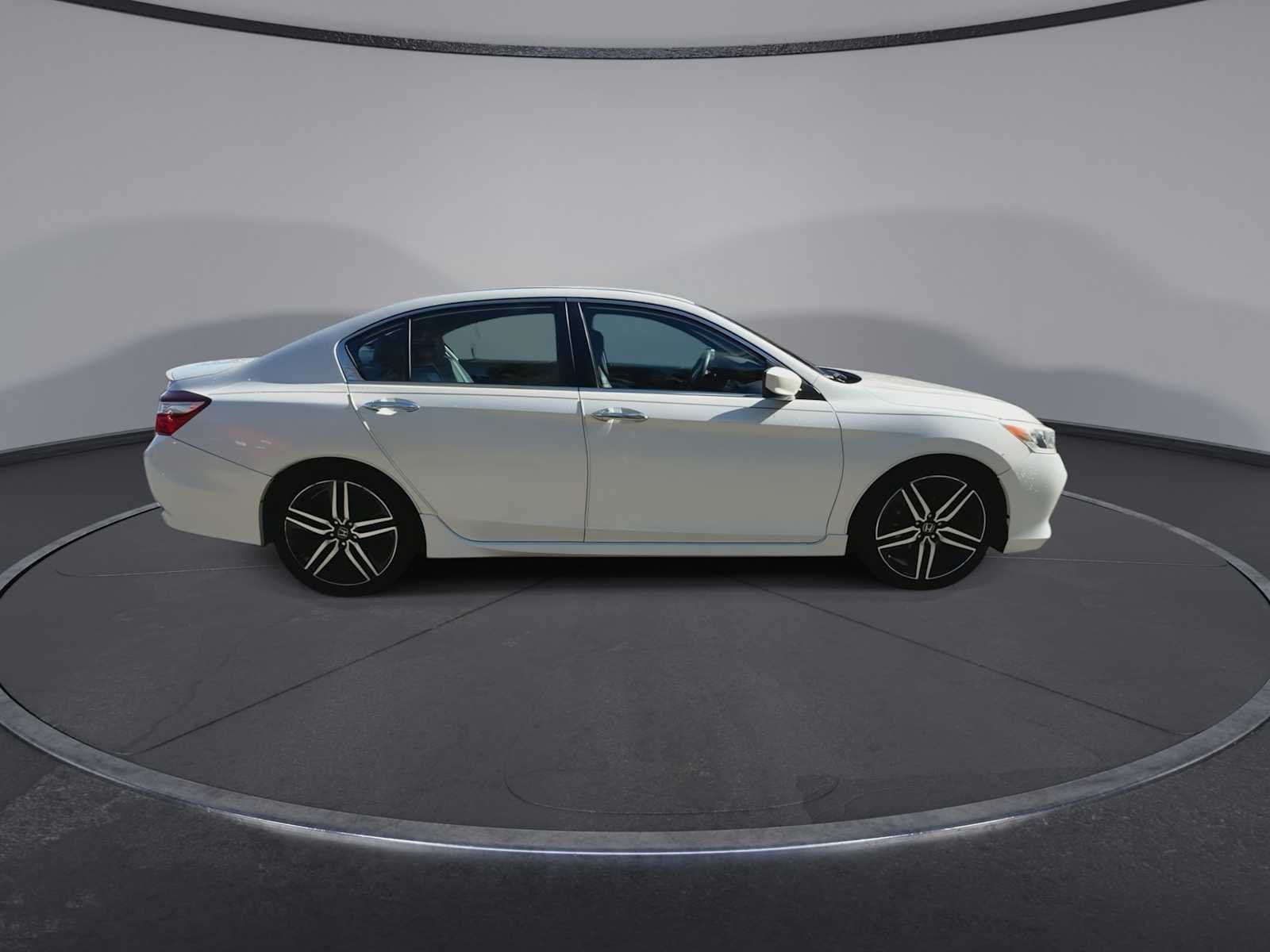Used 2016 White Orchid Pearl Honda Sport image 9