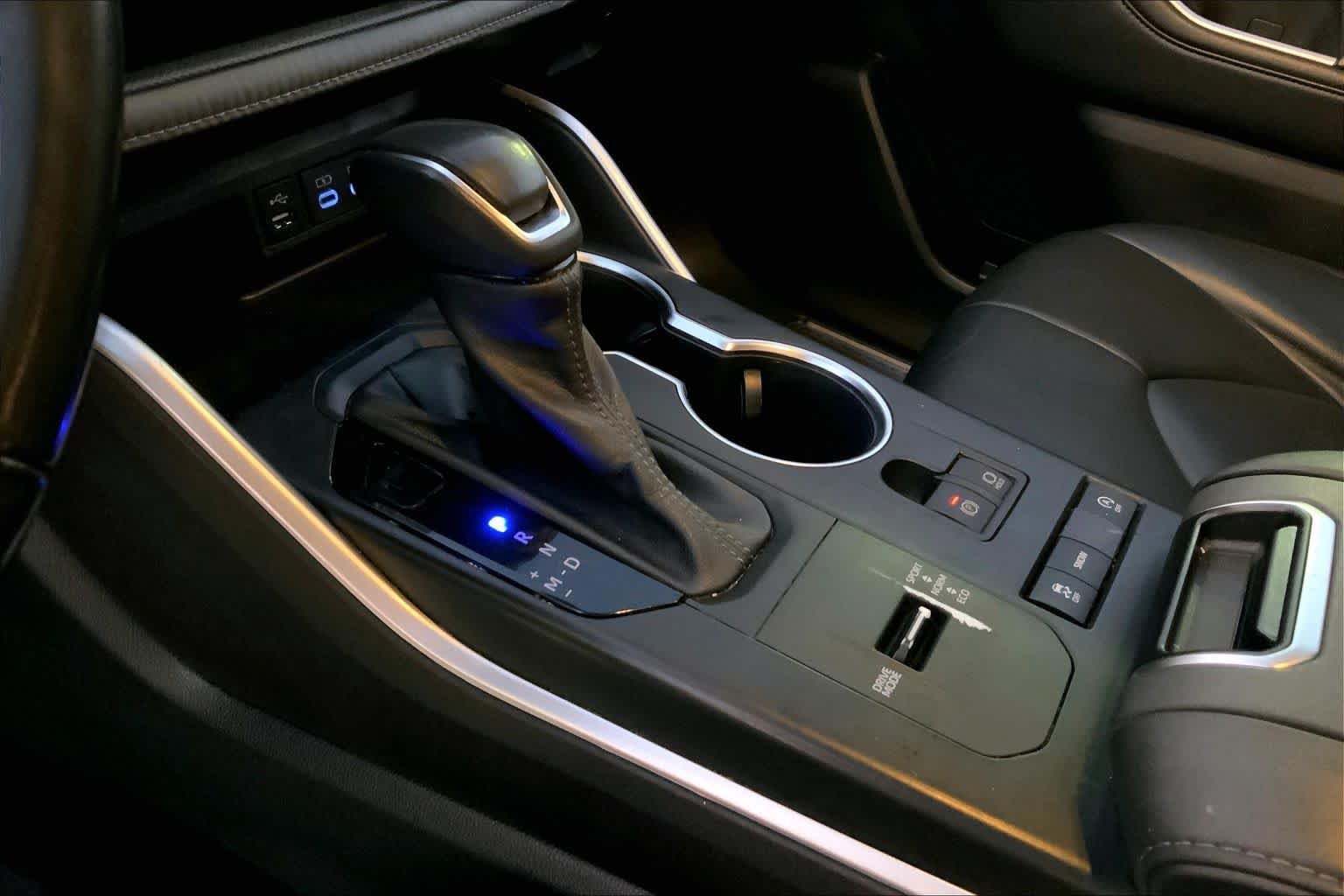 Used 2022 Midnight Black Metallic Toyota XLE image 15