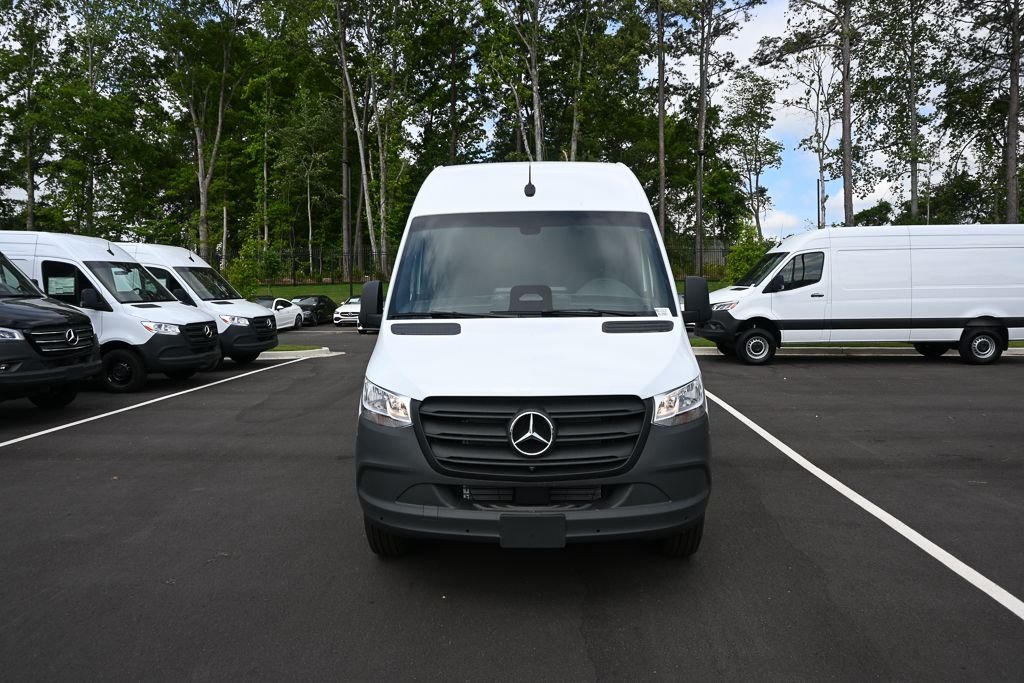 New 2026 Arctic+White Mercedes-Benz Cargo 170 WB image 28