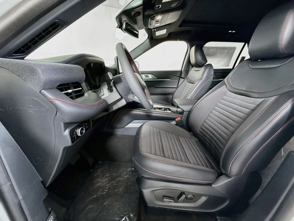 New 2026 Star White Metallic Tri-Coat Ford ST-Line image 22