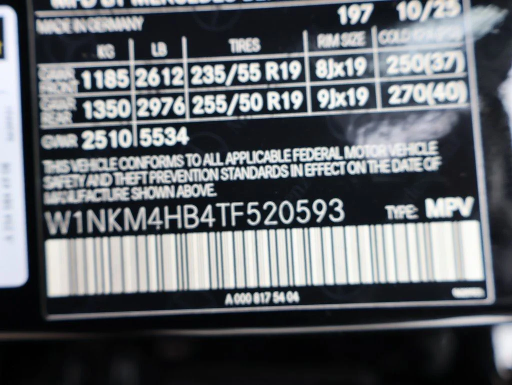 New 2026 Obsidian Black Metallic Mercedes-Benz GLC 300 image 42