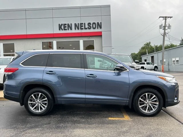 Used 2017 Shoreline Mist Toyota XLE image 14