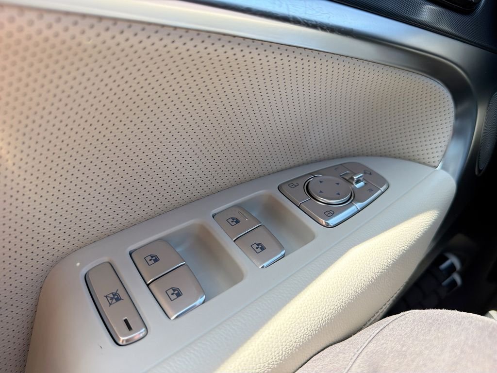 Used 2025 Blue Genesis 3.3T Sport Advanced image 15