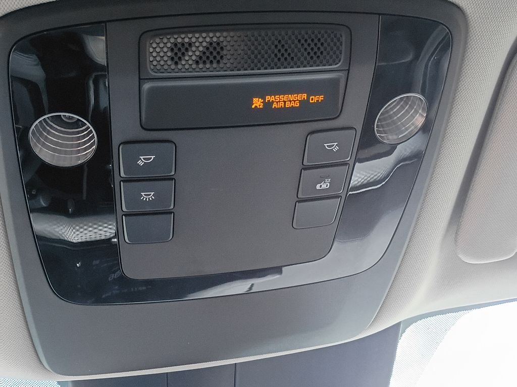 Used 2022 Snow White Pearl Kia LXS image 18