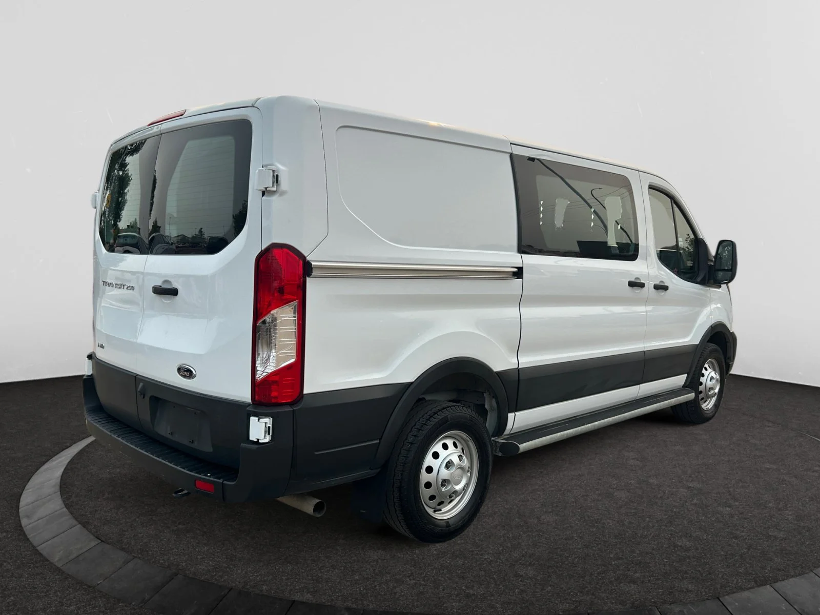 Used 2024 White Ford AWD image 5