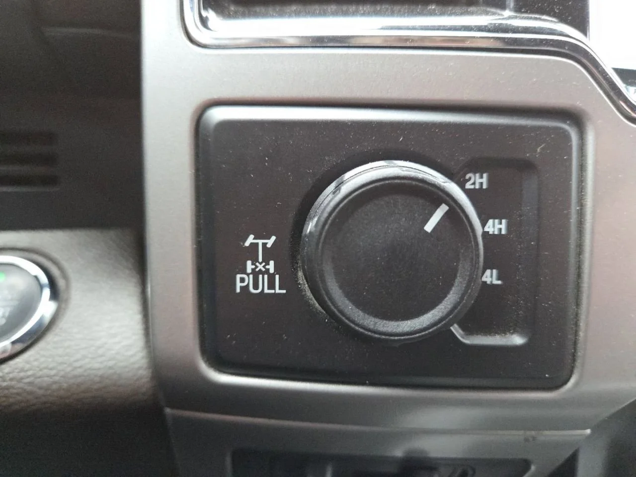 Used 2022  Ford XL image 5