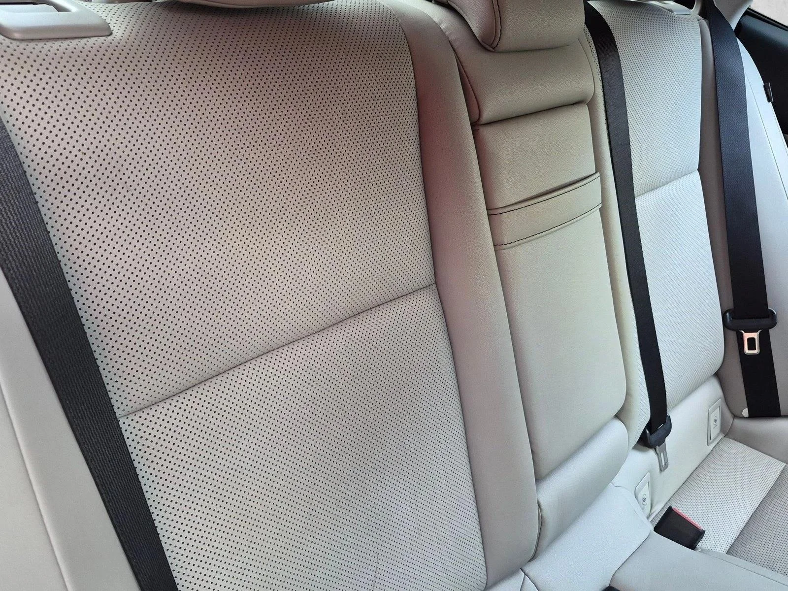 Used 2015 Starfire Pearl Lexus  image 19
