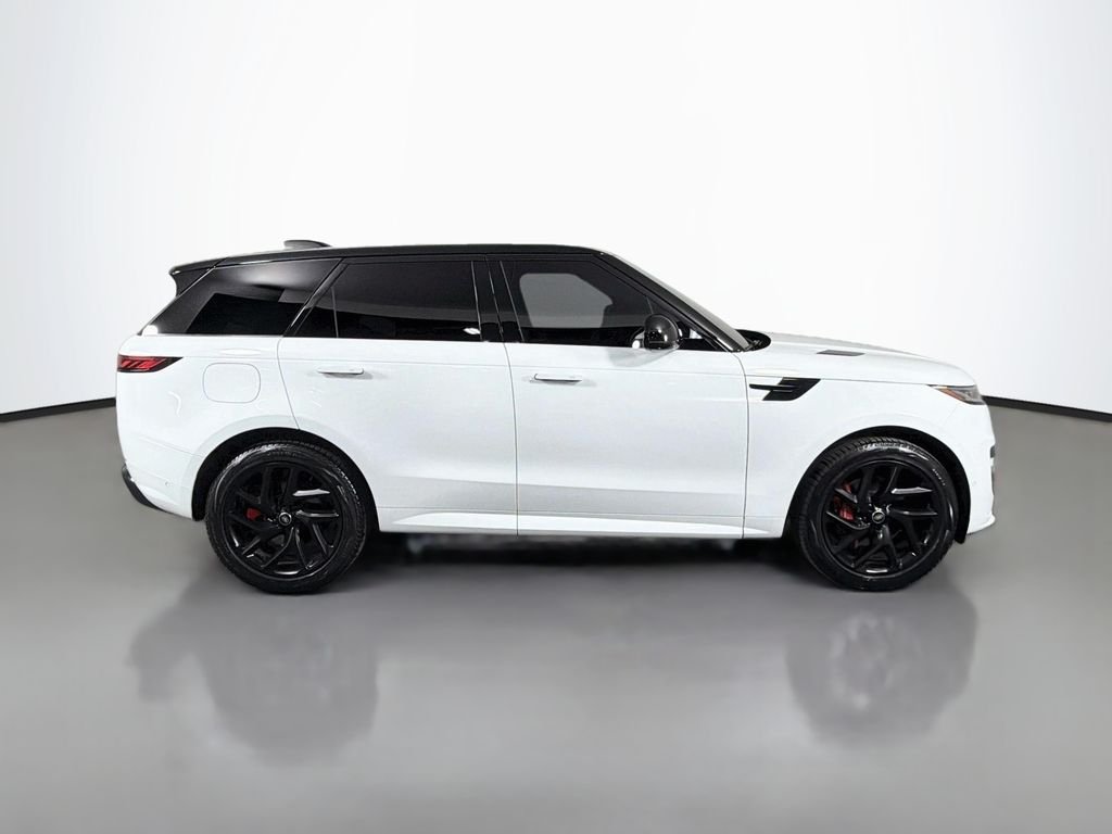 Certified Used 2025 Fuji White Land Rover Dynamic SE image 4