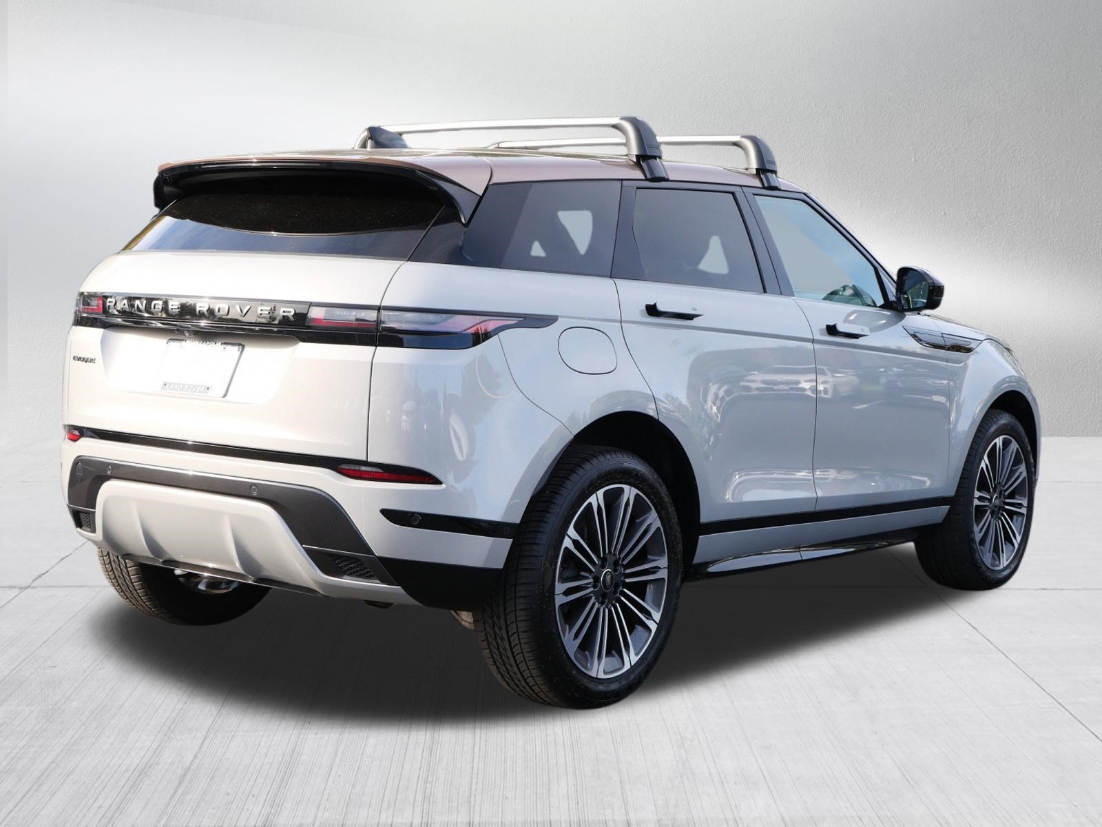 Certified Used 2026 Seoul Pearl Silver Metallic Land Rover Dynamic SE image 5