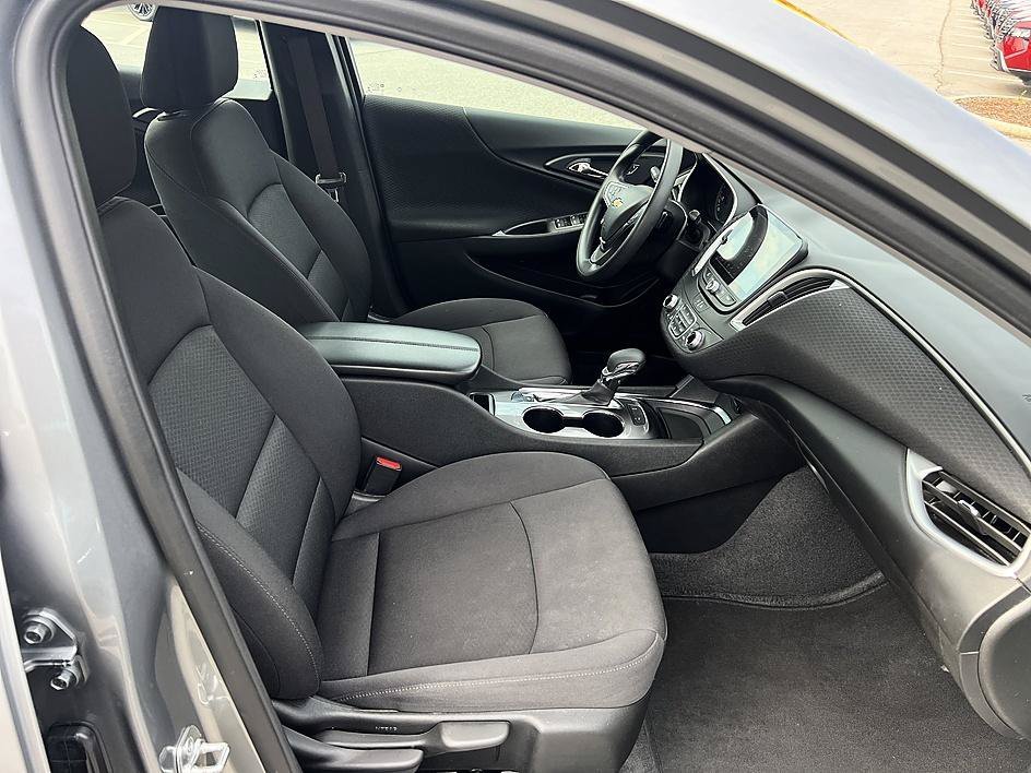 Used 2025 Sterling Gray Metallic Chevrolet LT image 17