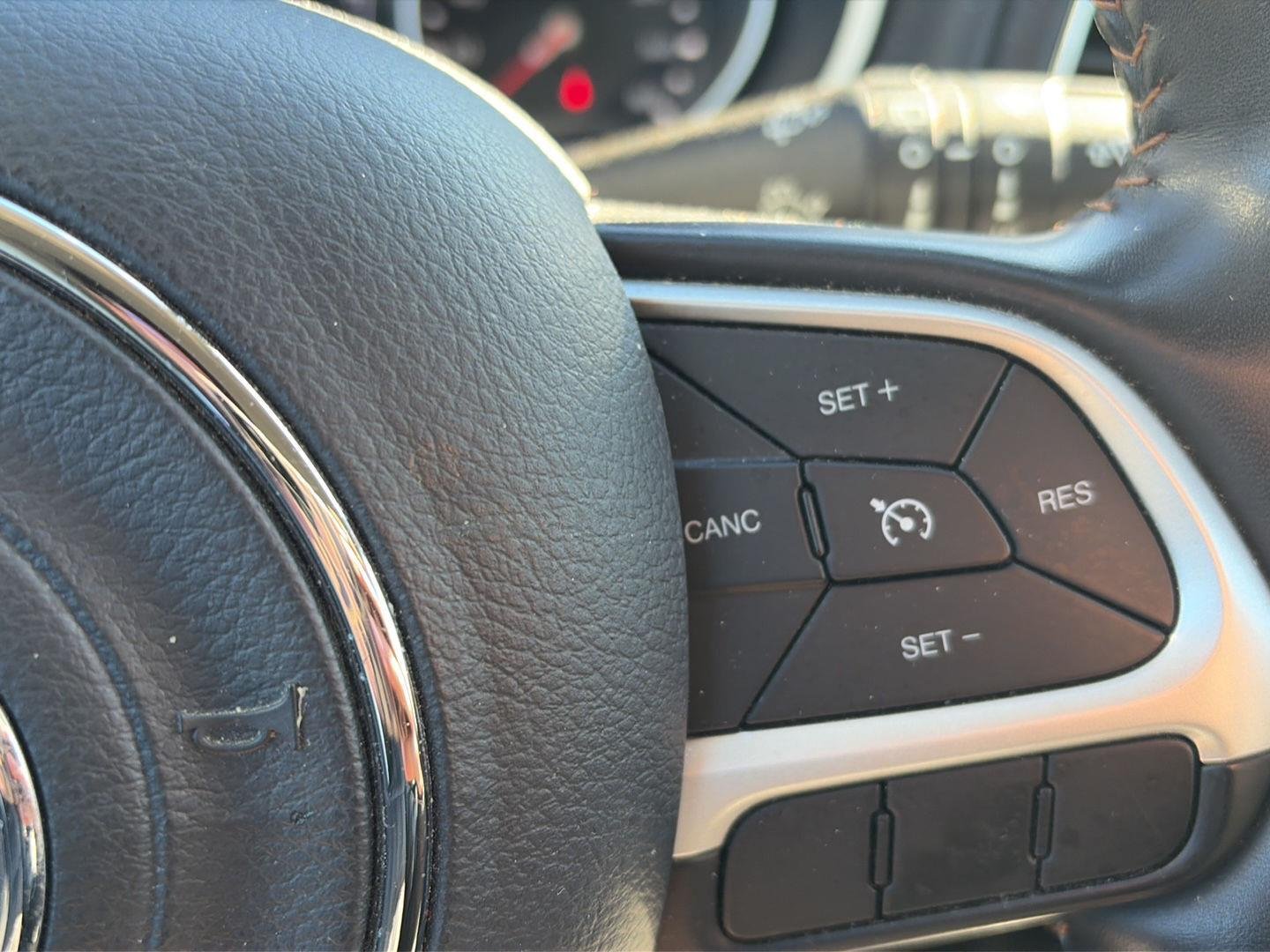 Used 2020 Laser Blue Pearlcoat Jeep Latitude image 15