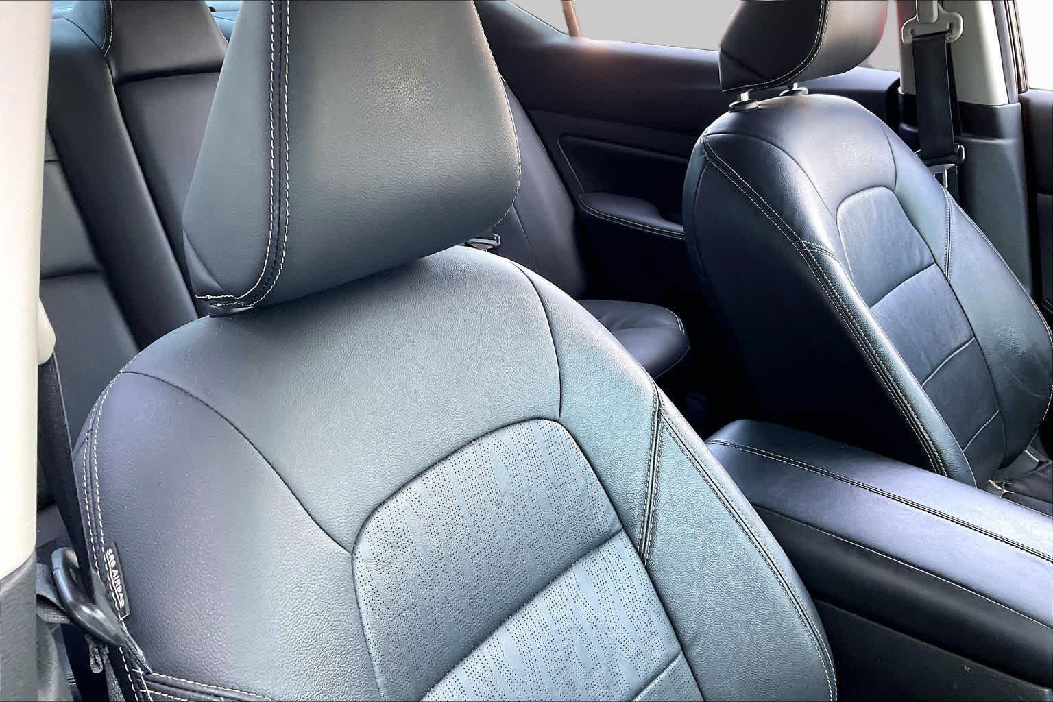 Used 2020 Super Black Nissan 2.5 Platinum image 9