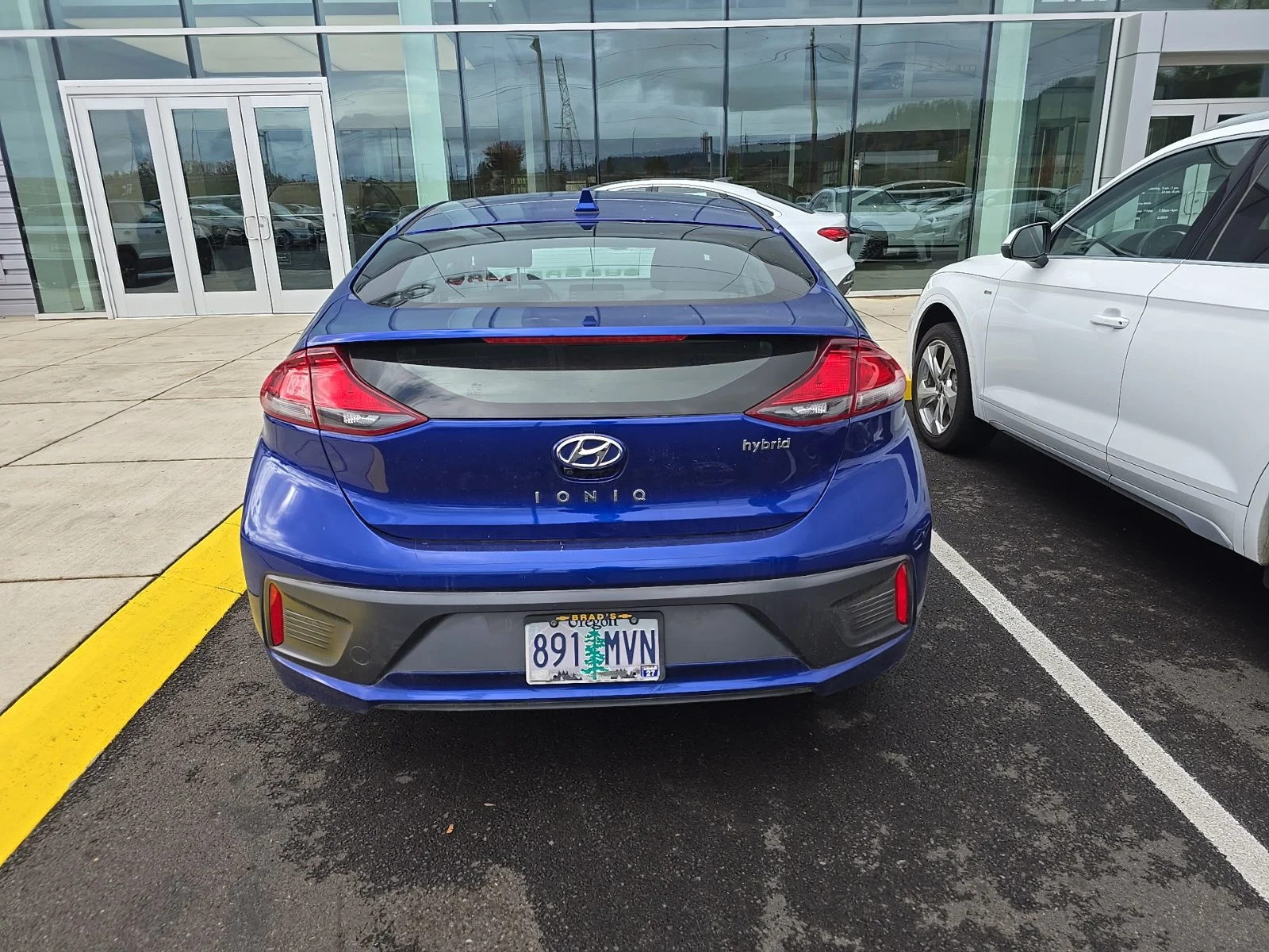 Used 2020 Blue Hyundai SE image 8