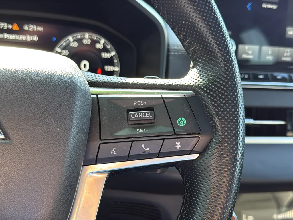 Used 2024  Mitsubishi SE Black Edition image 17