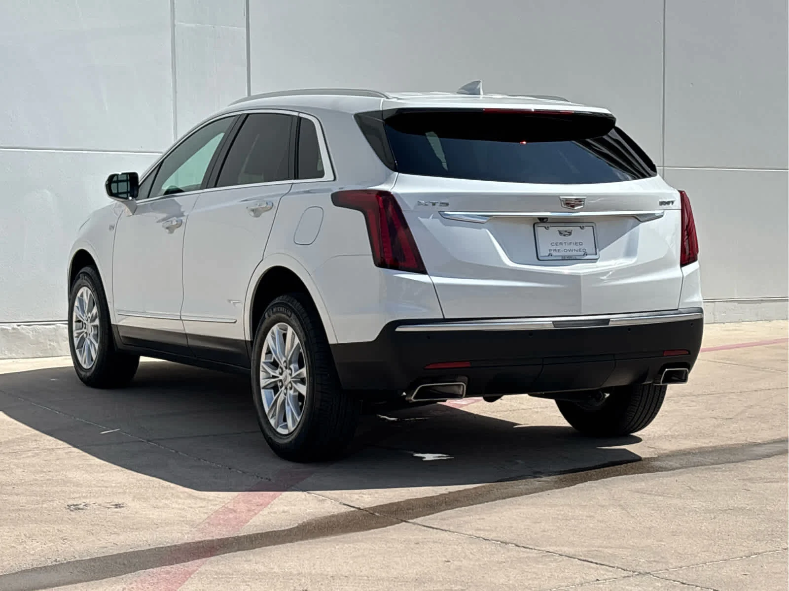 Used 2024 Crystal White Tricoat Cadillac Luxury image 6