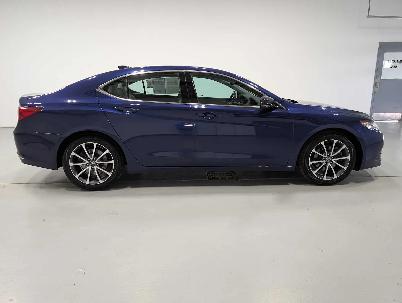 Used 2015 Fathom Blue Pearl Acura V6 Tech image 7