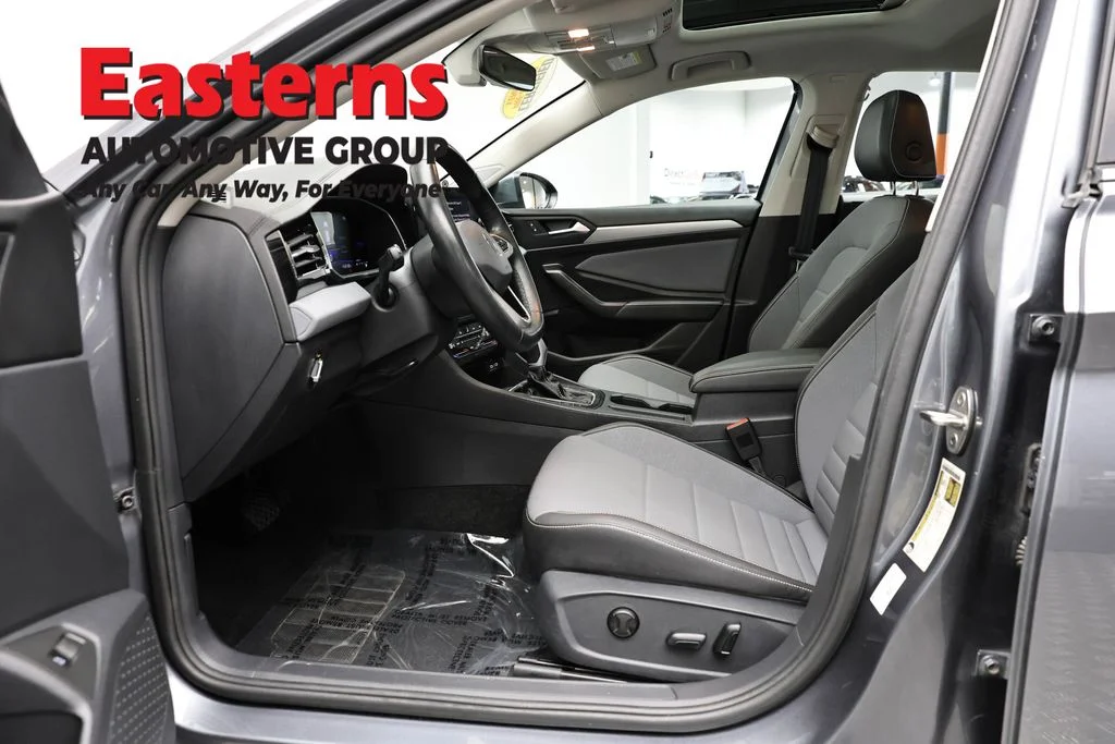 Used 2025 Gray Volkswagen 1.5T SE image 14