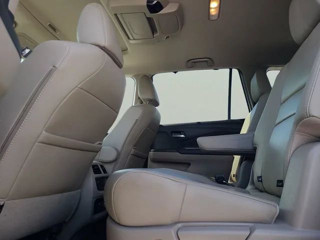 Used 2019 White Honda Touring 7-Passenger image 12