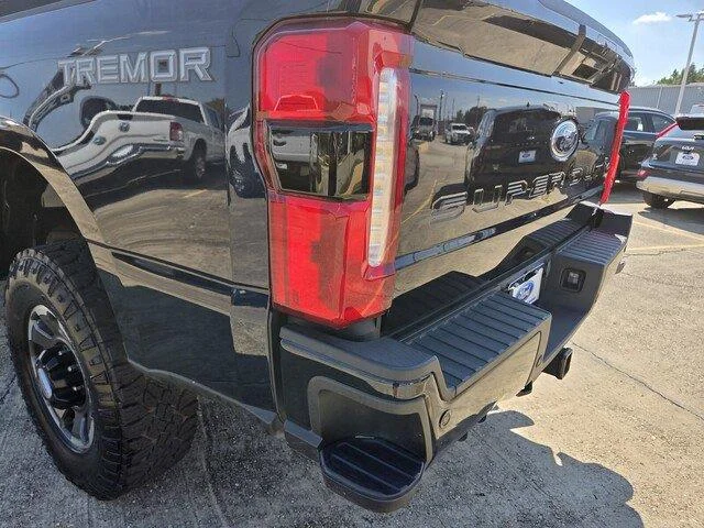 Used 2024 Antimatter Blue Metallic Ford LARIAT image 28