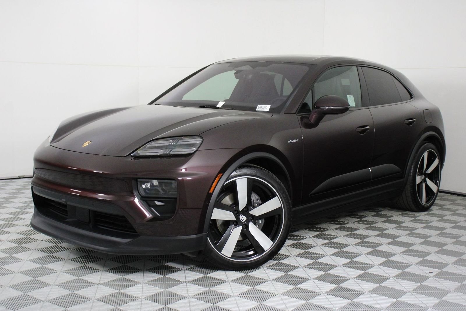 2025 Porsche Macan Macan Electric's photo