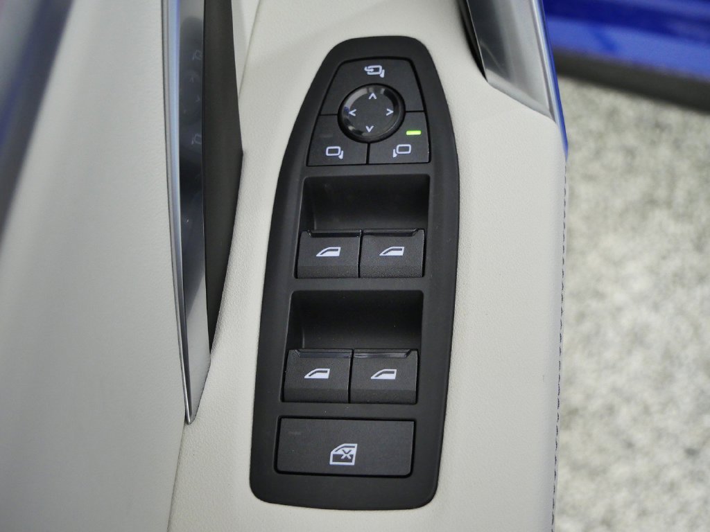 New 2027 Portimao Blue Metallic BMW xDrive28i image 34