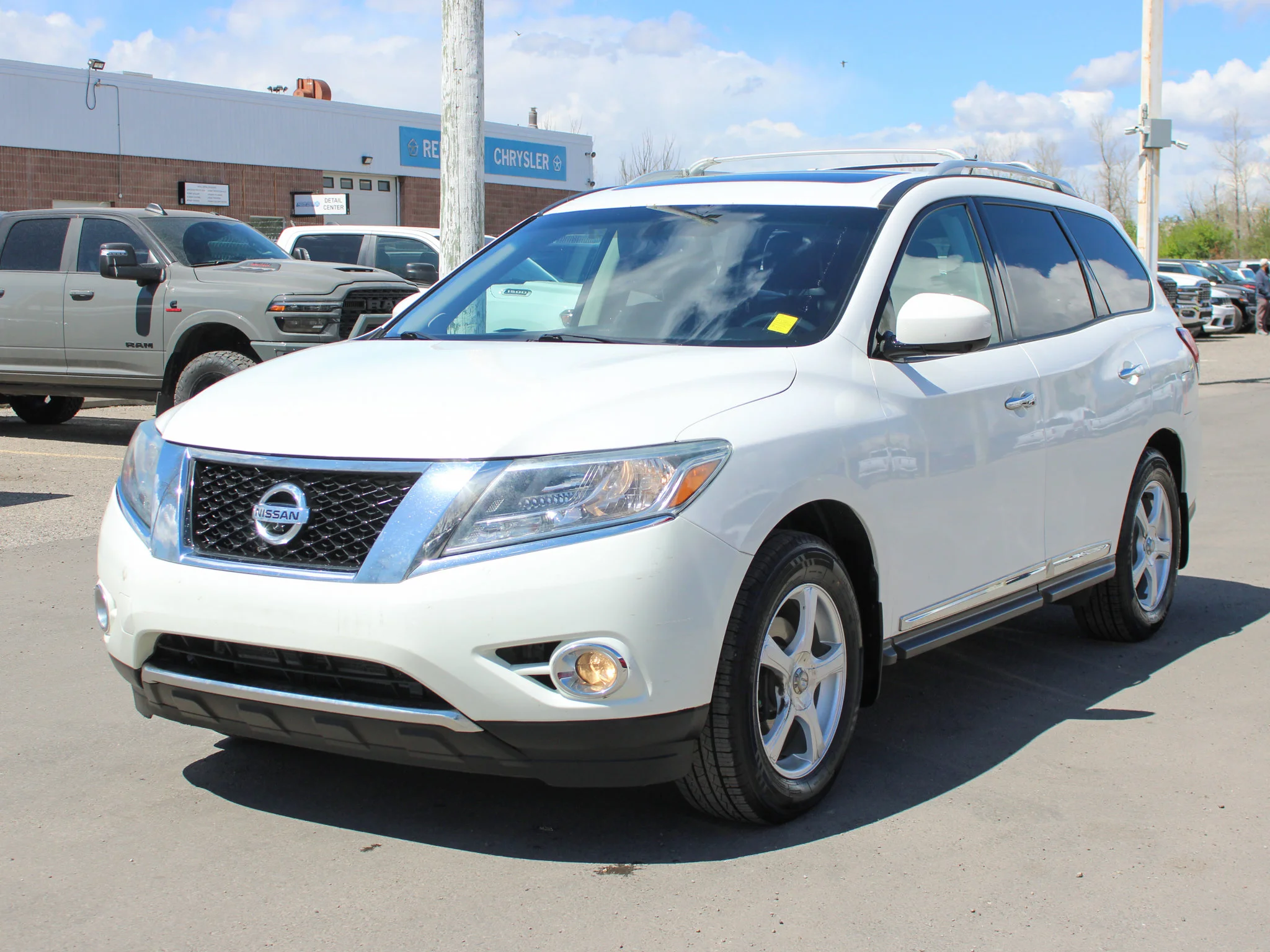 Used 2014 White Nissan Platinum * V6 | Heated/Cooled Seats | Rear DVD | Trailer Tow Package | BOSE | 360 Camera image 8
