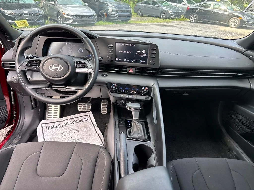 Used 2025 Red Hyundai SEL Sport image 15