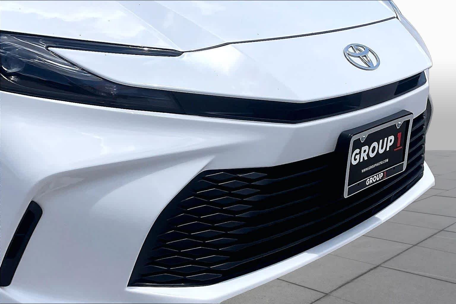 Used 2025 Ice Cap Toyota LE image 29