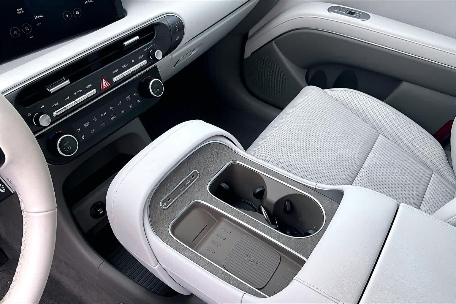 Used 2026 Creamy White Pearl Hyundai Blue SEL Premium 7P image 17